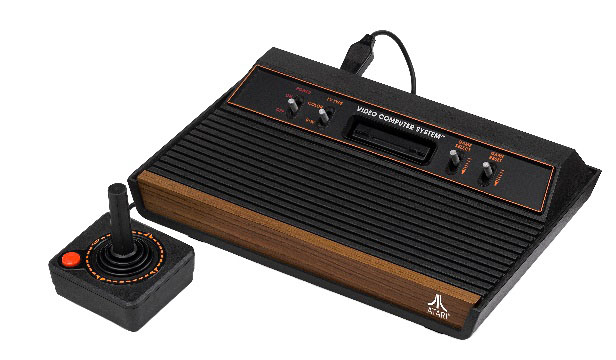 первая успешная консоль с играми на картриджах Atari 2600