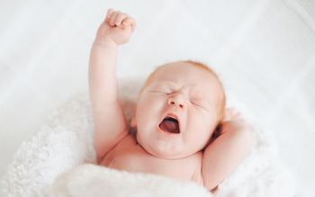 зевание малыша