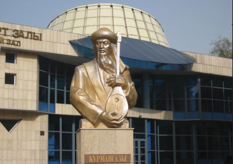 Памятник Курмангазы в Алматы