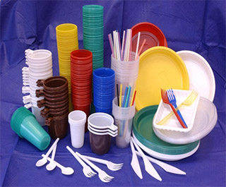 Современная пластиковая посуда