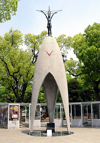 Памятник Садако-Сасаки в Хиросима
